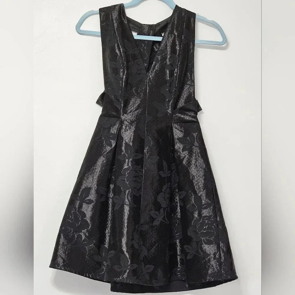 TOPSHOP Black‎ Floral Jacquard Fit Flare V Neck Halter Mini Dress Sz 2